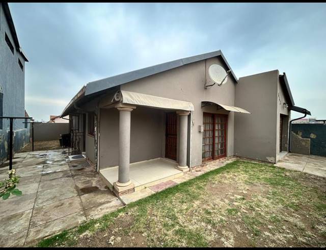 3 BEDROOM HOUSE FOR SALE IN CLOVERDENE